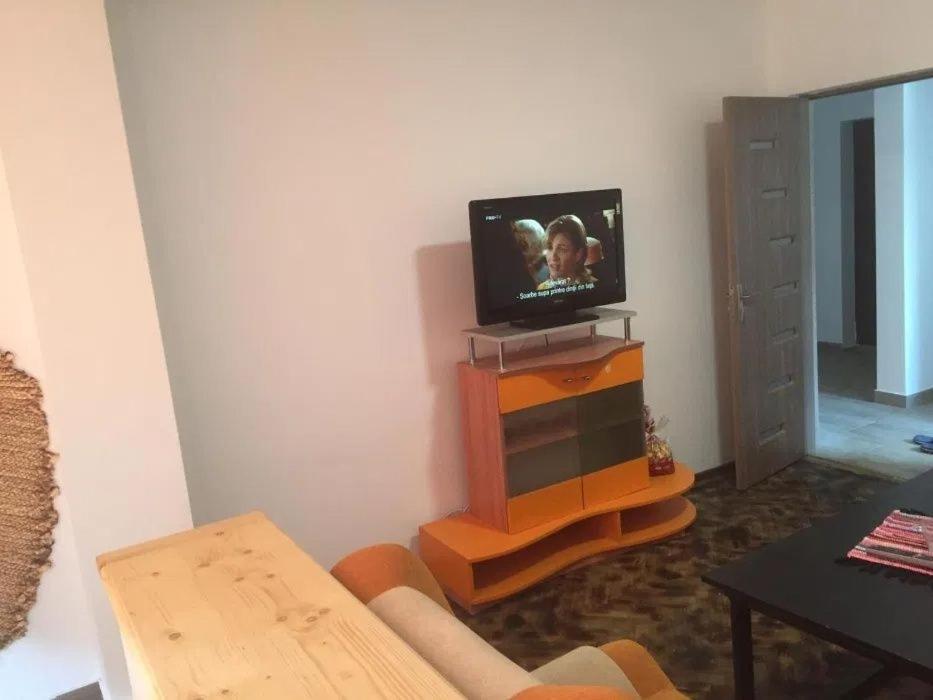 Apartament Marian Lägenhet Orşova Exteriör bild